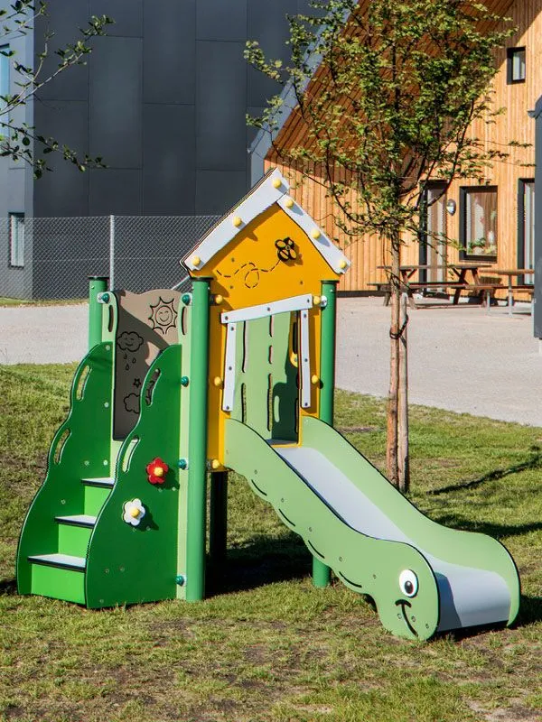 Miniplay Anne U3 play tower on lawn Miniplay Anne U3 play tower on lawn